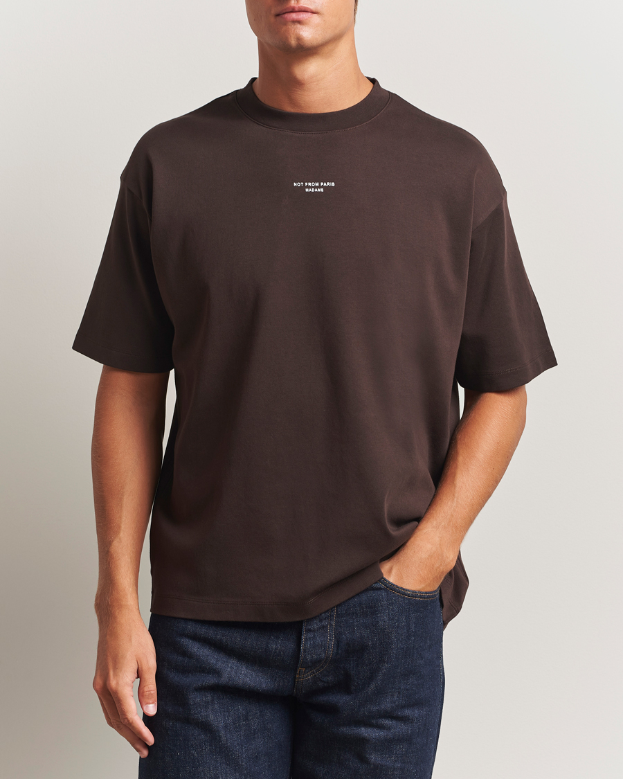 Herren | T-Shirts | Drôle de Monsieur | Classic Slogan T-Shirt Dark Brown