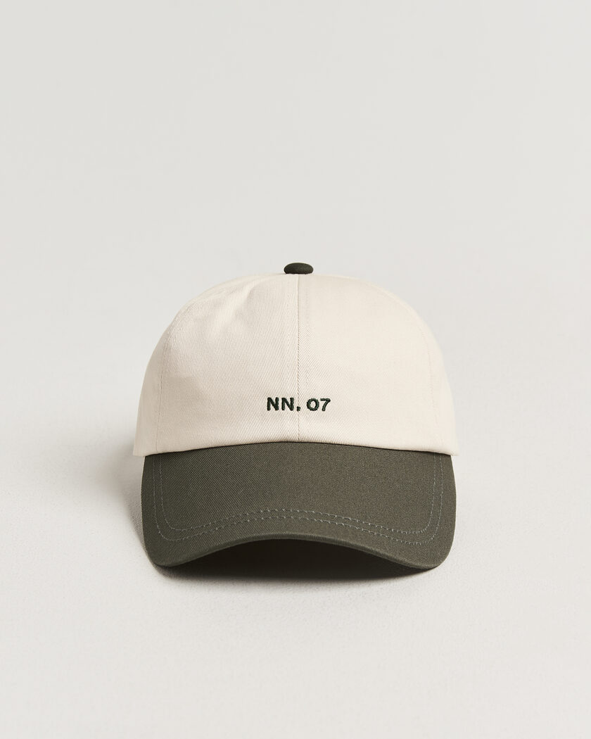 NN07 Logo Cap Dark Army – Grün