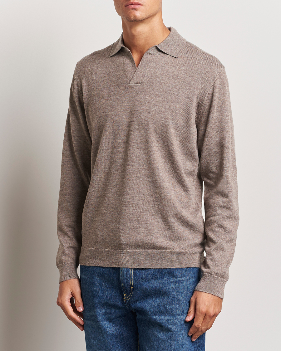 Herren |  | A Day\'s March | Manol Open Collar Merino Polo Taupe Melange