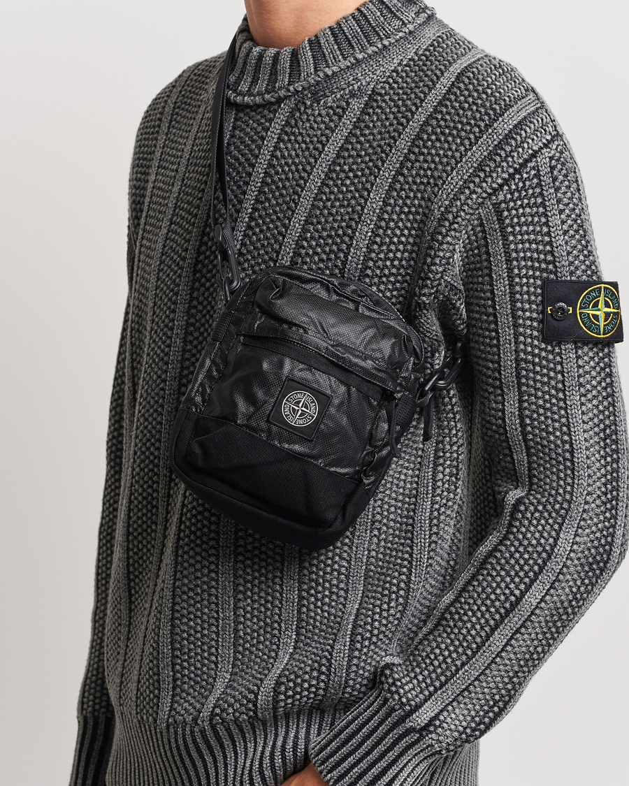 Herren | Stone Island Garment Dyed Mussola Gommata Canvas Shoulder Bag Black | Stone Island | Garment Dyed Mussola Gommata Canvas Shoulder Bag Black