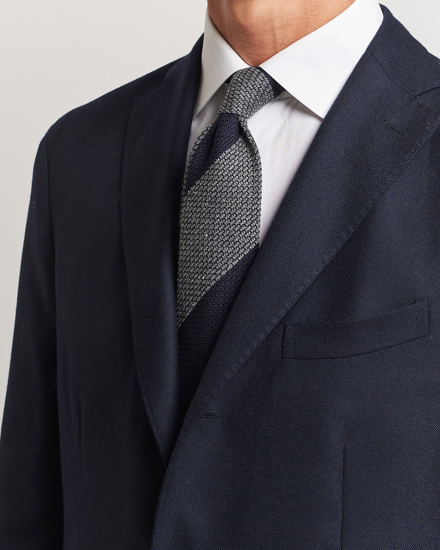 Herren |  | Amanda Christensen | Silk/Wool Striped 8cm Tie Navy/Grey