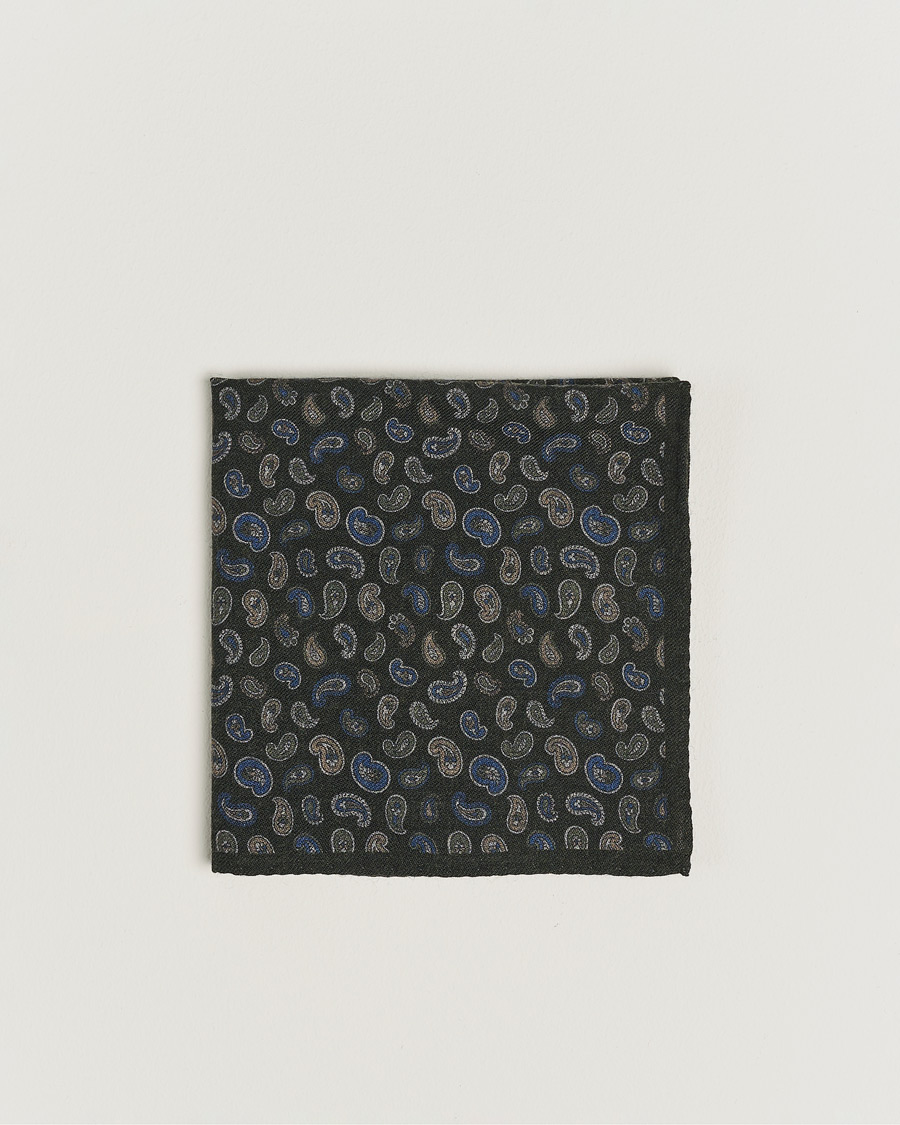 Herren |  | Amanda Christensen | Wool Flannel Printed Paisley Pocket Square Dark Olive