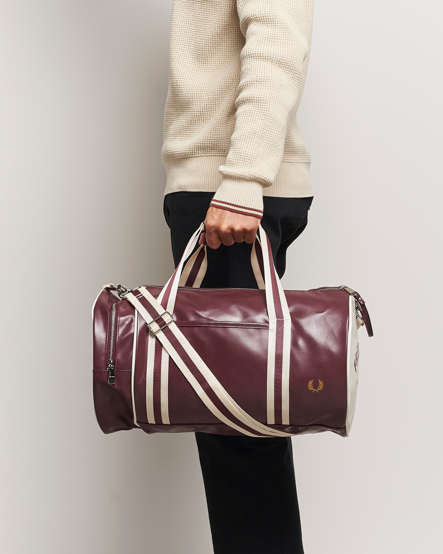 Herren |  | Fred Perry | Classic Barrel Bag Oxblood/Ecru