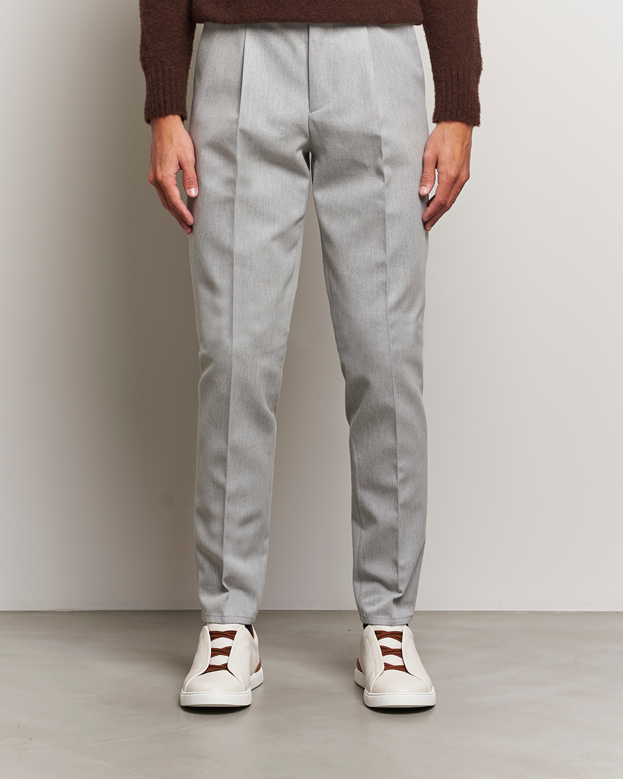 Herren | Hosen | Brunello Cucinelli | Slim Fit Pleated Wool Trousers Light Grey