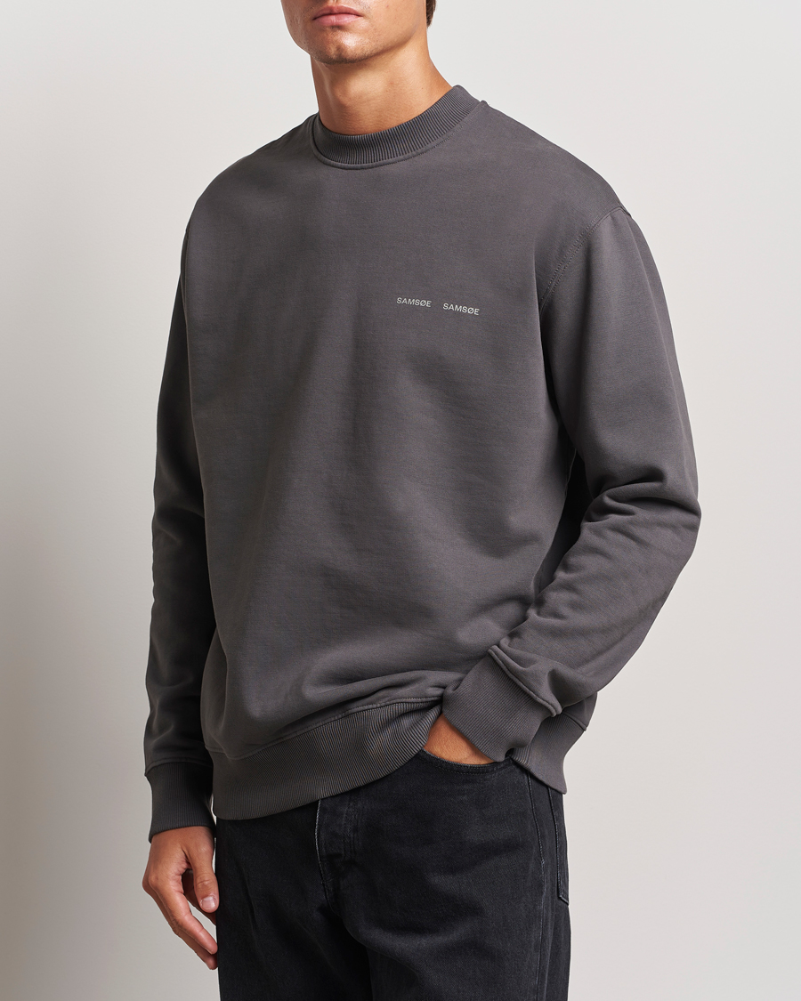 Herren |  | Samsøe Samsøe | Norsbro Crew Neck Sweatshirt Volcanic Ash