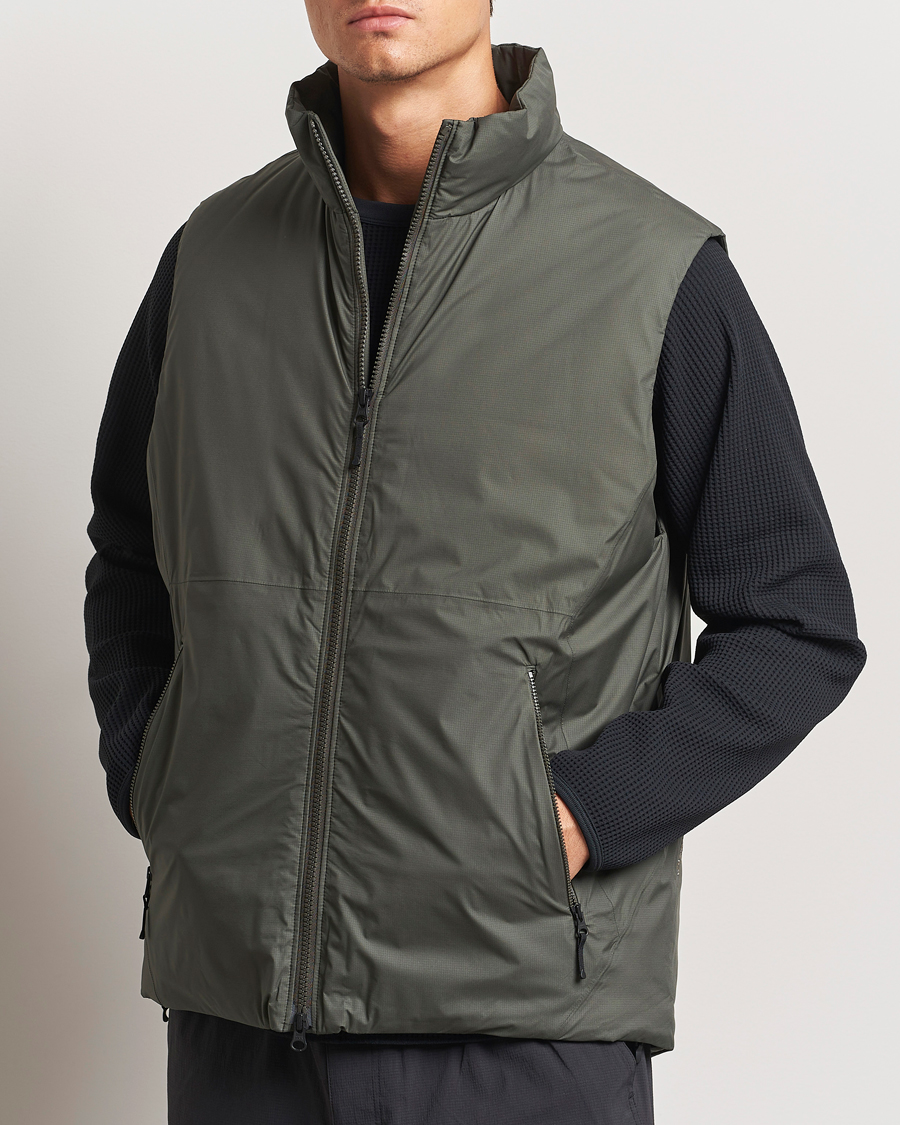 Herren | Goldwin | Goldwin | GORE-TEX Windstopper Puffy Vest Dark Olive