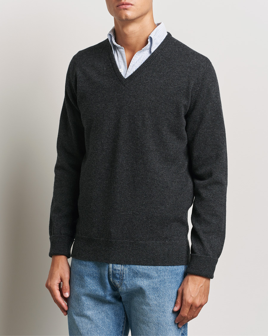 Herren | Pullover | William Lockie | Rob Lambswool V-Neck Charcoal