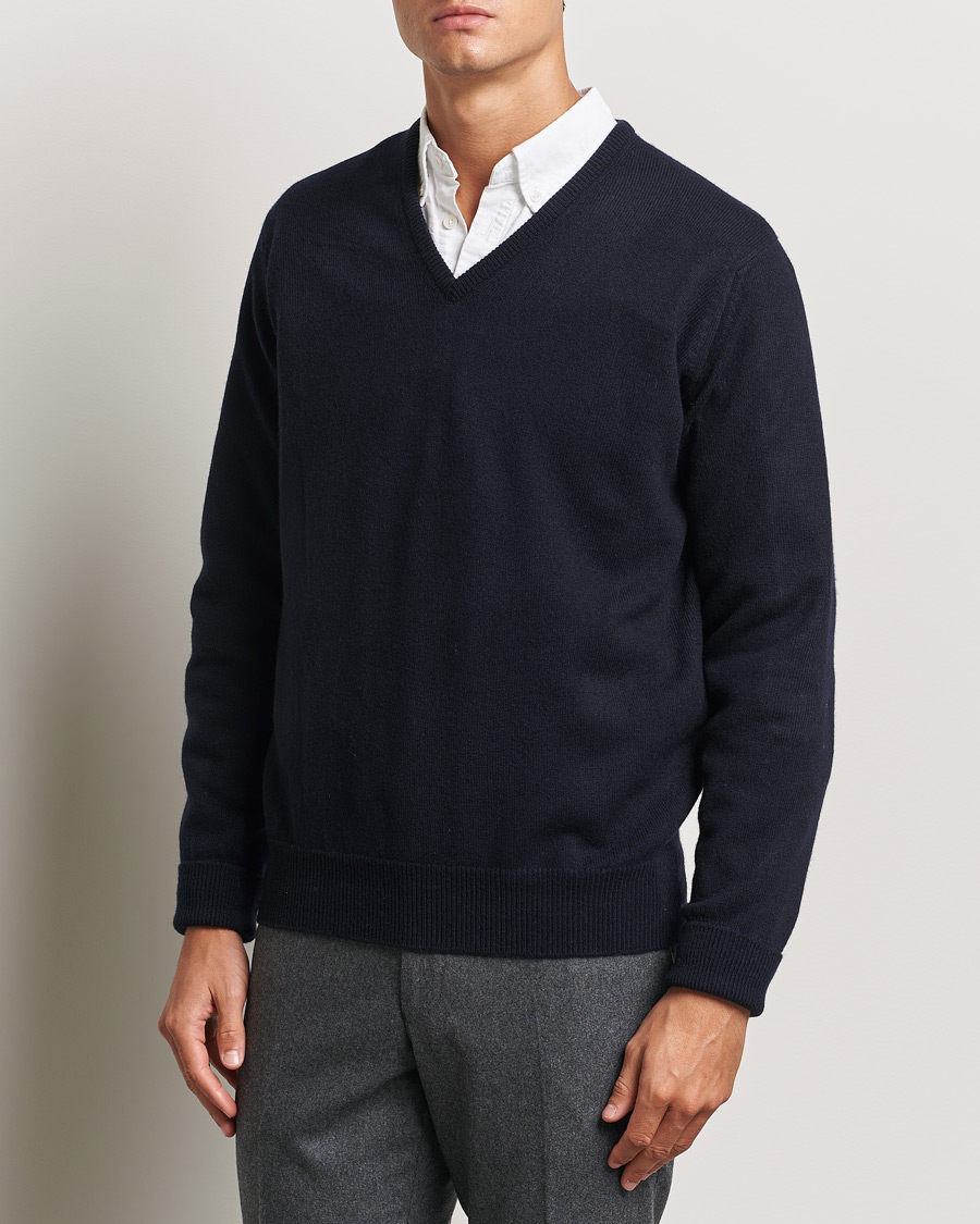 Herren | Neue Produktbilder | William Lockie | Rob Lambswool V-Neck Navy