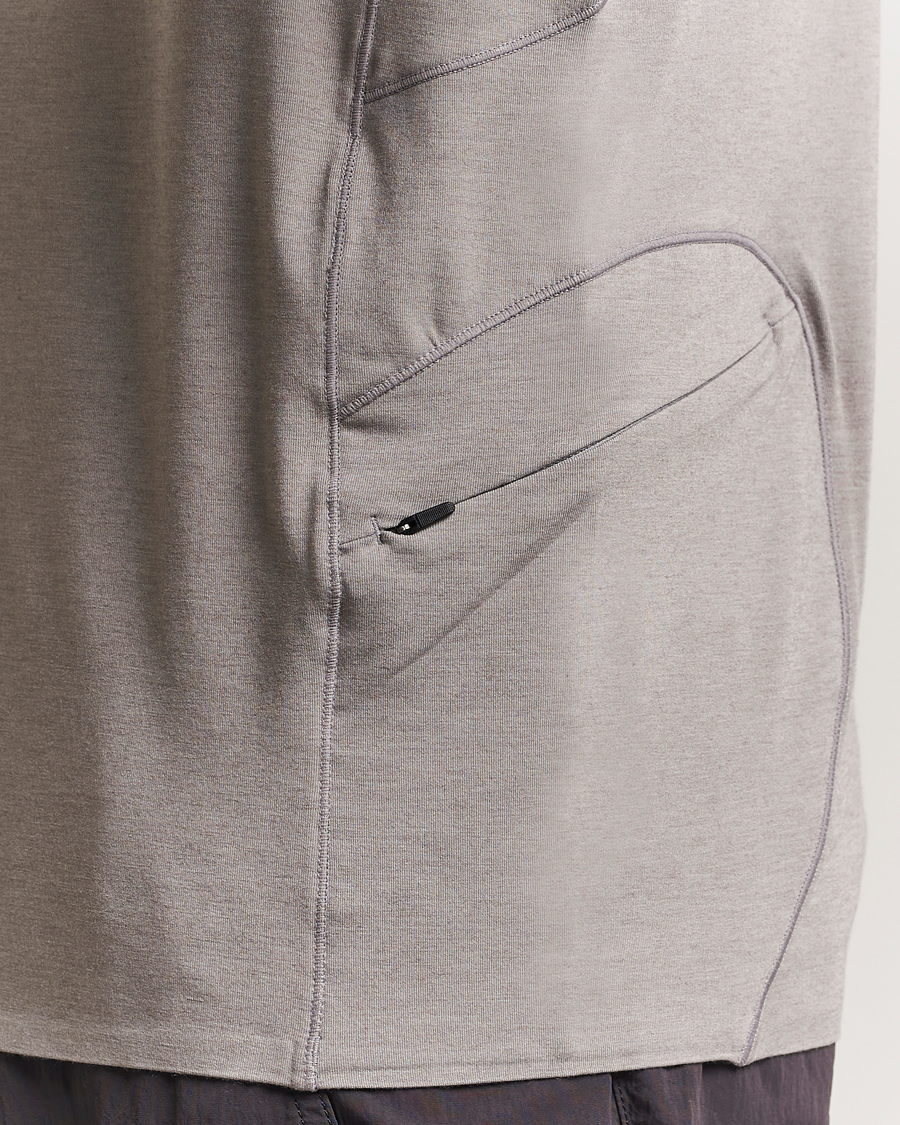 Herren | T-Shirts | Oakley | Latitude Flight Shell T-Shirt Cement