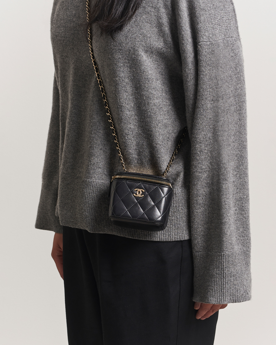 Herren | Chanel Pre-Owned Vanity Chain Shoulder Bag Lambskin Matelassé Black | Chanel Pre-Owned | Vanity Chain Shoulder Bag Lambskin Matelassé Black